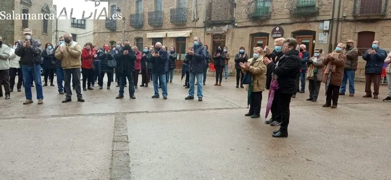 Minuto de silencio en Aldeadávila contra la guerra en Ucrania 
