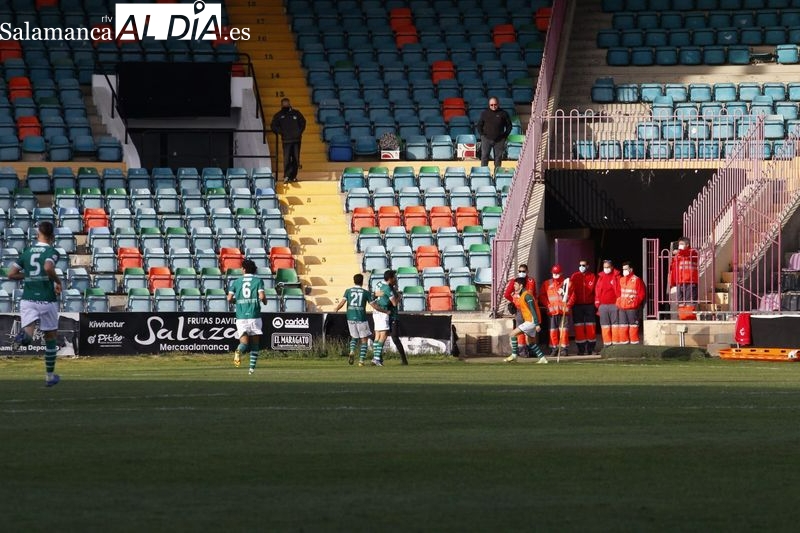 Foto 2 - Salamanca UDS, aquí tenéis vuestro fracaso: goleada del Coruxo a un equipo muerto (0-3)