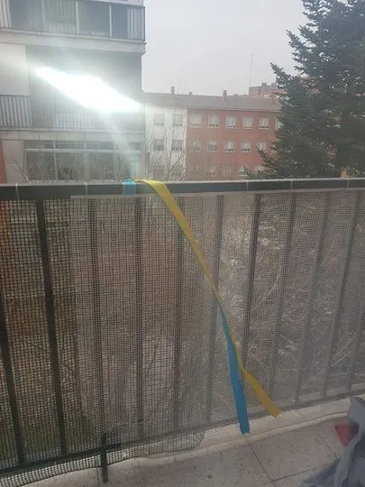 Foto 3 - Lazos azules y amarillos: la iniciativa de un ni&ntilde;o de Salamanca para apoyar a la poblaci&oacute;n ucraniana