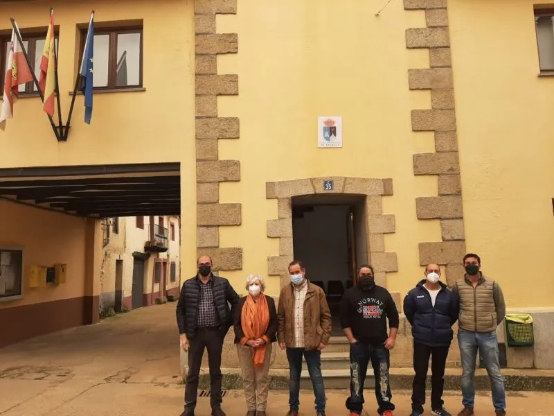 Encarnación Pérez, subdelegada del Gobierno, visita la localidad de El Maíllo - Subd. Gobierno Salamanca
