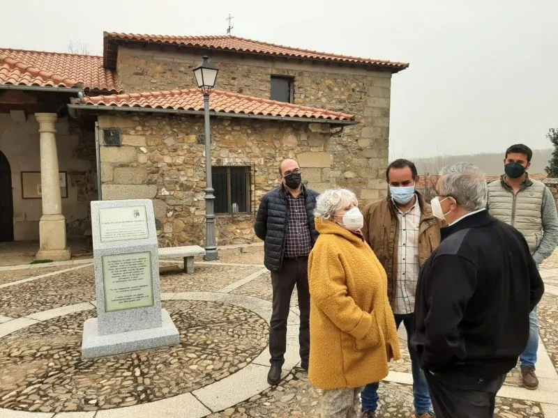 Encarnación Pérez, subdelegada del Gobierno, visita la localidad de El Maíllo - Subd. Gobierno Salamanca