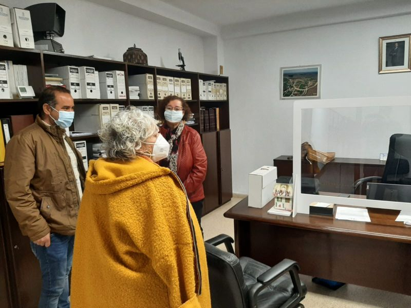 Encarnación Pérez, subdelegada del Gobierno, visita la localidad de El Maíllo - Subd. Gobierno Salamanca