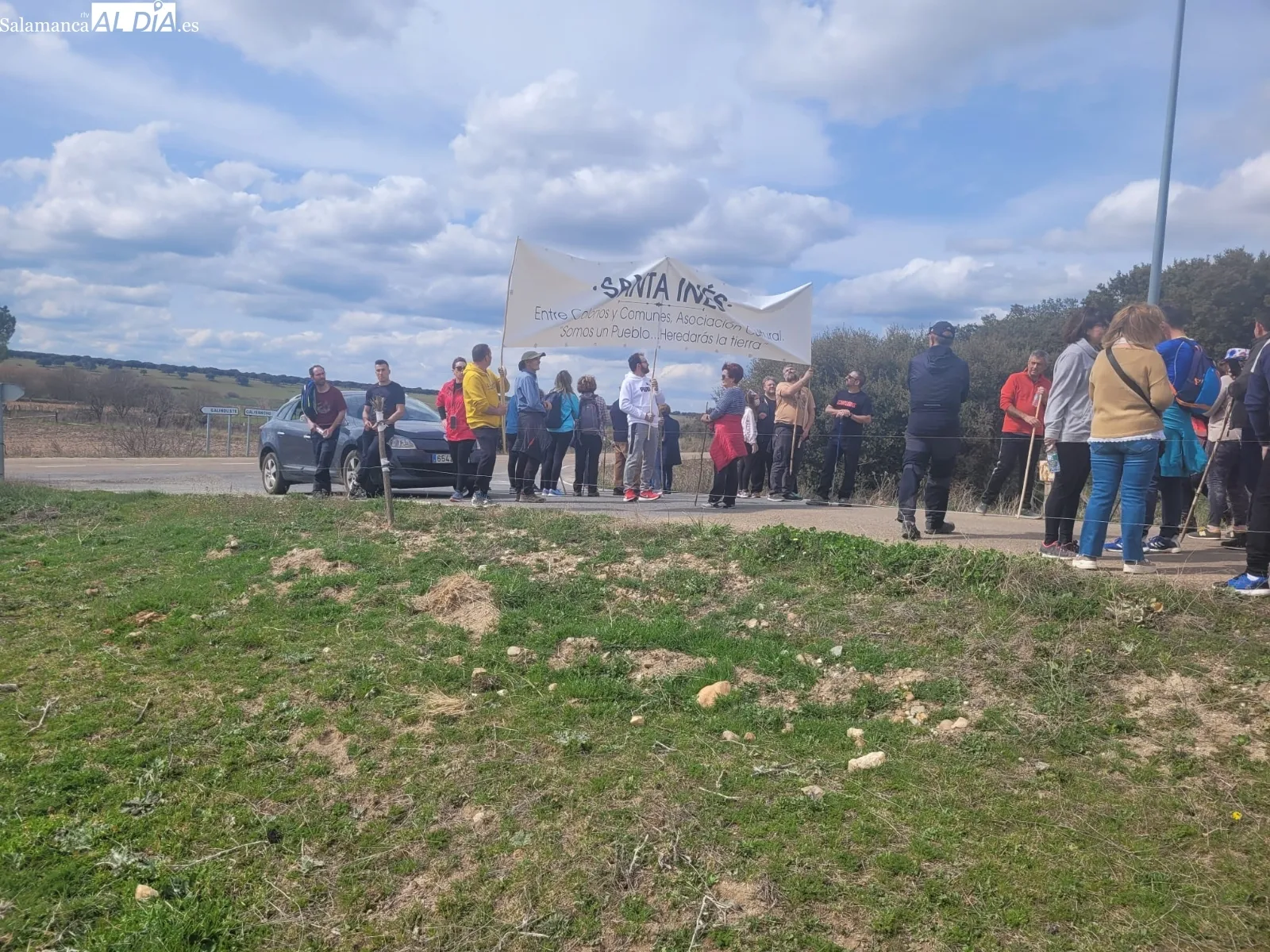 Foto 5 - Cincuenta personas participan en una marcha de Salvatierra a Santa In&eacute;s