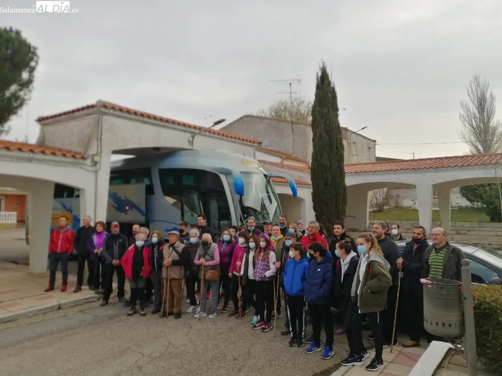 Foto 2 - Cincuenta personas participan en una marcha de Salvatierra a Santa In&eacute;s