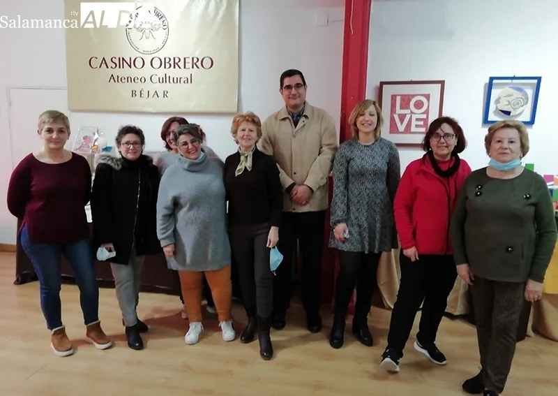 Foto 5 - Buena acogida de la Feria de Artesan&iacute;a en el Casino Obrero de B&eacute;jar
