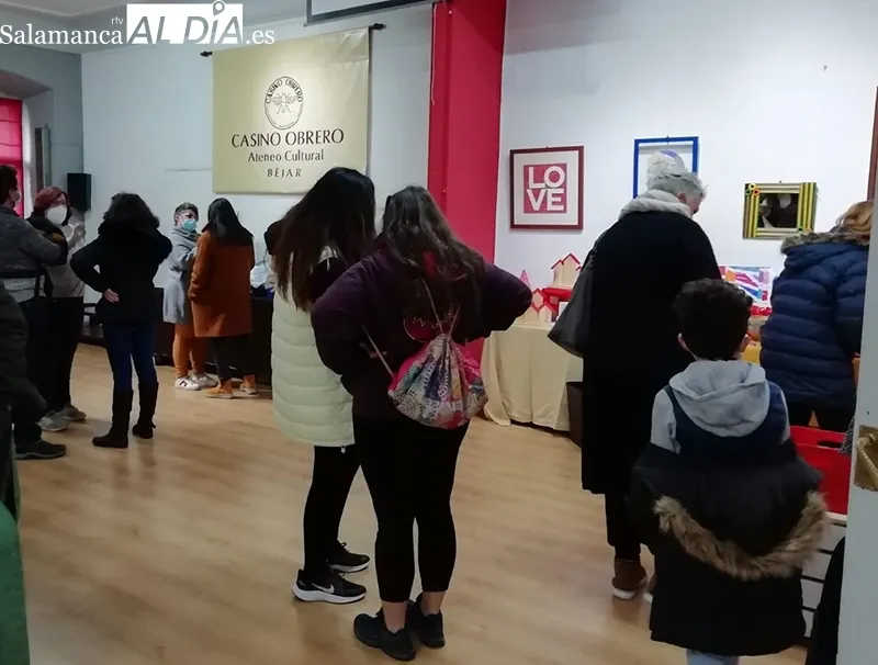 Foto 4 - Buena acogida de la Feria de Artesan&iacute;a en el Casino Obrero de B&eacute;jar