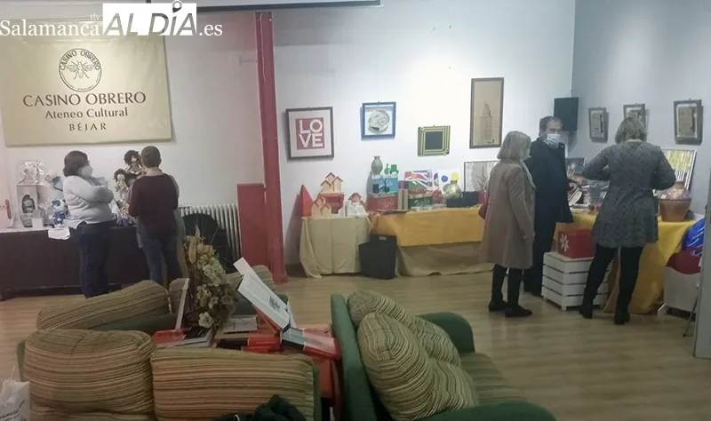Foto 2 - Buena acogida de la Feria de Artesan&iacute;a en el Casino Obrero de B&eacute;jar