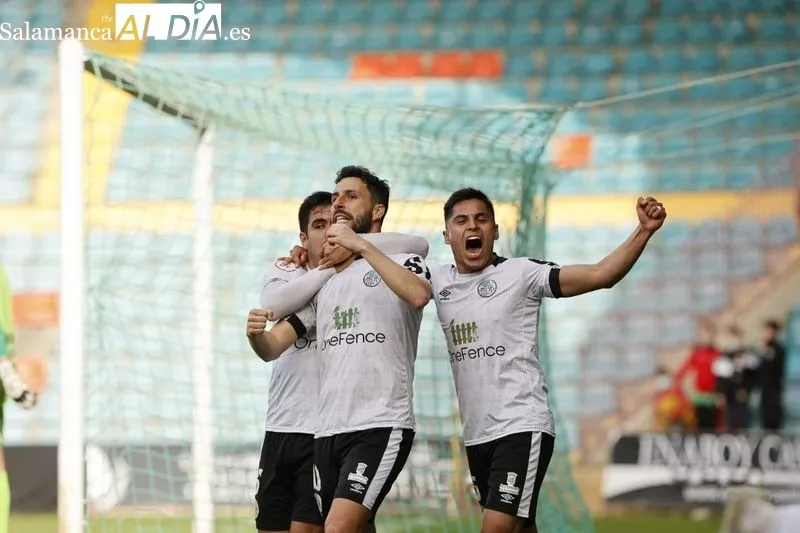 Foto 3 - El Salamanca UDS se agarra a la salvaci&oacute;n con fuerza ante el Navalcarnero con milagro incluido en el a&ntilde;adido (1-0)
