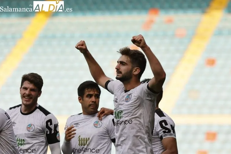 Foto 4 - El Salamanca UDS se agarra a la salvaci&oacute;n con fuerza ante el Navalcarnero con milagro incluido en el a&ntilde;adido (1-0)
