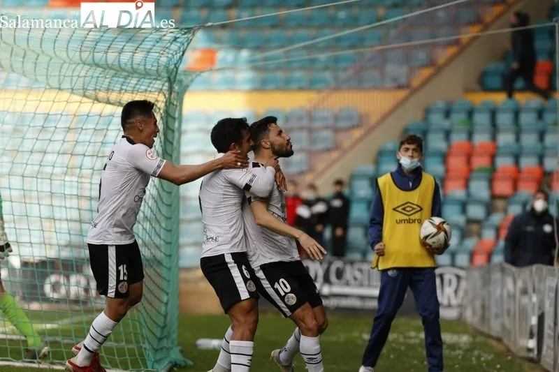 Foto 5 - El Salamanca UDS se agarra a la salvaci&oacute;n con fuerza ante el Navalcarnero con milagro incluido en el a&ntilde;adido (1-0)