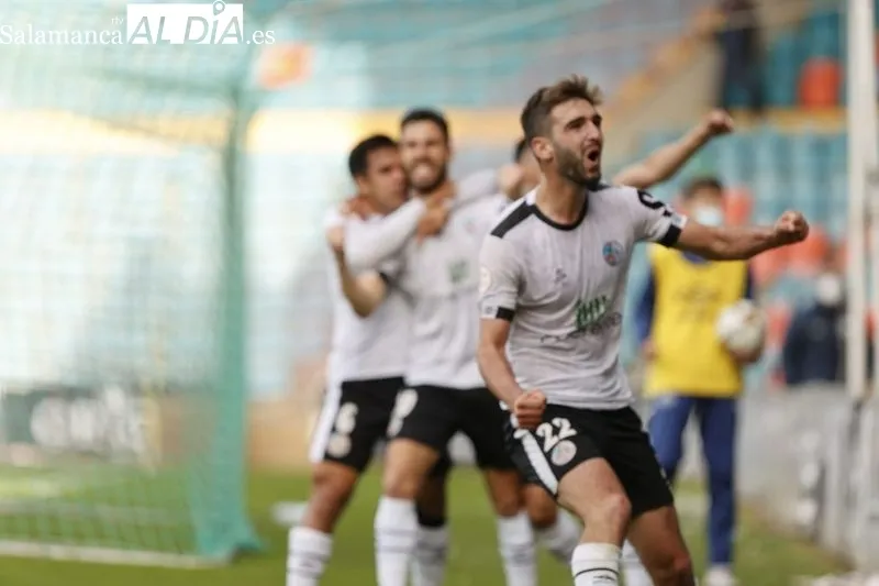 Foto 6 - El Salamanca UDS se agarra a la salvaci&oacute;n con fuerza ante el Navalcarnero con milagro incluido en el a&ntilde;adido (1-0)