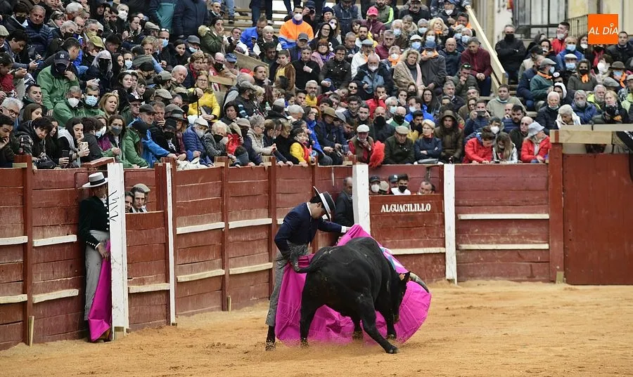 El festival taurino del martes de Carnaval congregó a miles de aficionados a los toros/ Rep.Gráfico: Adrián M. Pastor