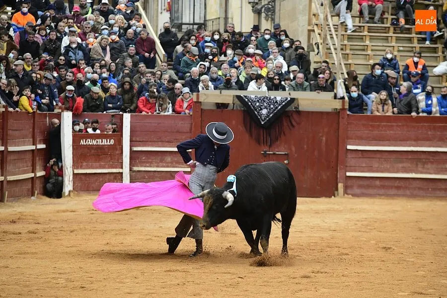 El festival taurino del martes de Carnaval congregó a miles de aficionados a los toros/ Rep.Gráfico: Adrián M. Pastor