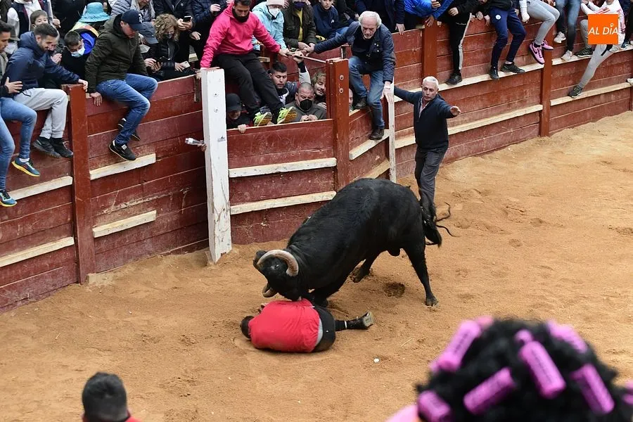 La capea de la tarde fue peligrosa y muy concurrida| Fotos: Adrián M.Pastor