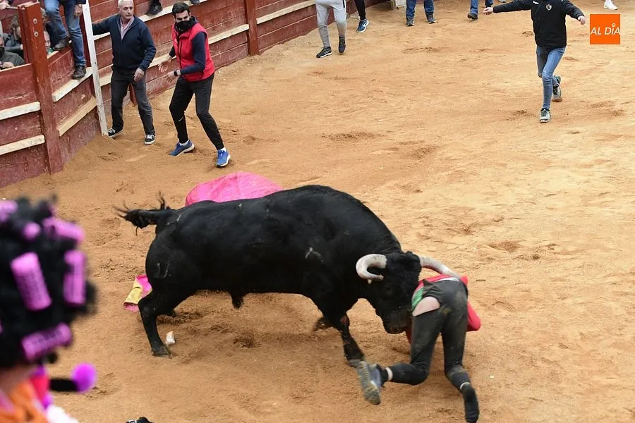 La capea de la tarde fue peligrosa y muy concurrida| Fotos: Adrián M.Pastor