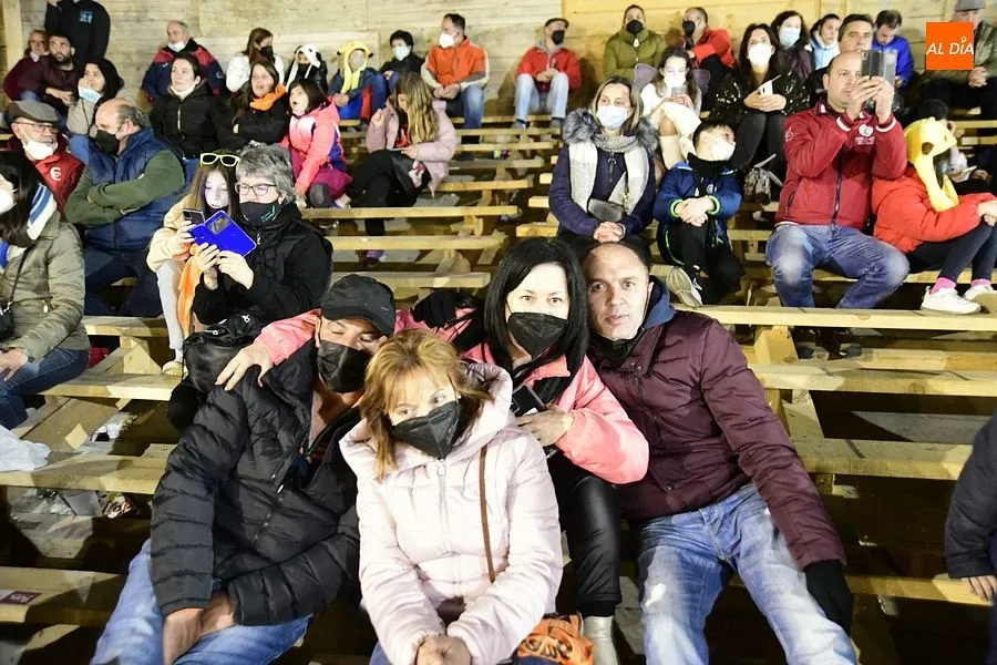 Foto 2 - El ambiente taurino se mantiene mientras va menguando el festivo en una jornada con visita de la lluvia