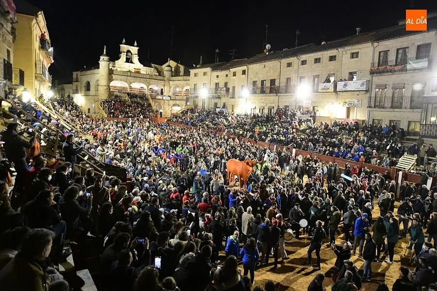 Foto 9 - Indultado por primera vez el toro protagonista del Pasacalles de Cenizos