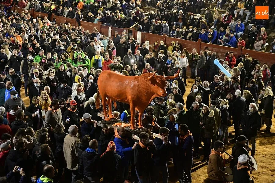 Foto 8 - Indultado por primera vez el toro protagonista del Pasacalles de Cenizos