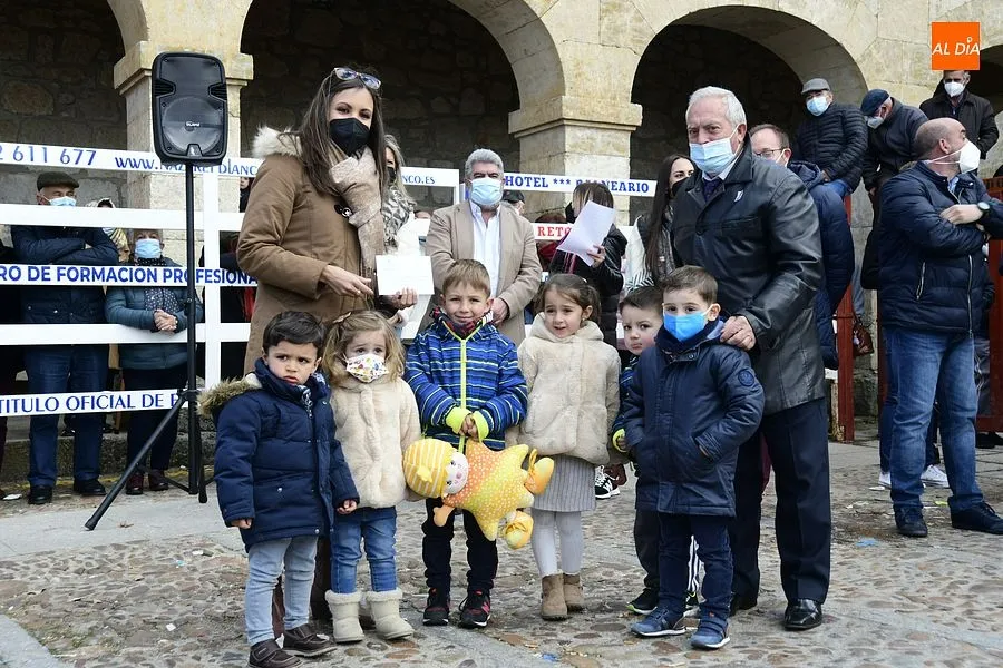 Foto 8 - Los premiados en el Carnaval reciben sus recompensas