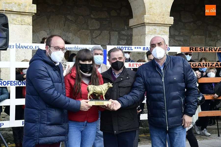 Foto 3 - Los premiados en el Carnaval reciben sus recompensas