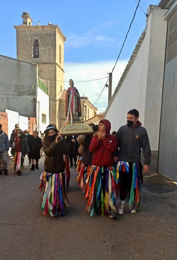 Los Quintos de Cantalpino han procesionado a San Blas este sábado