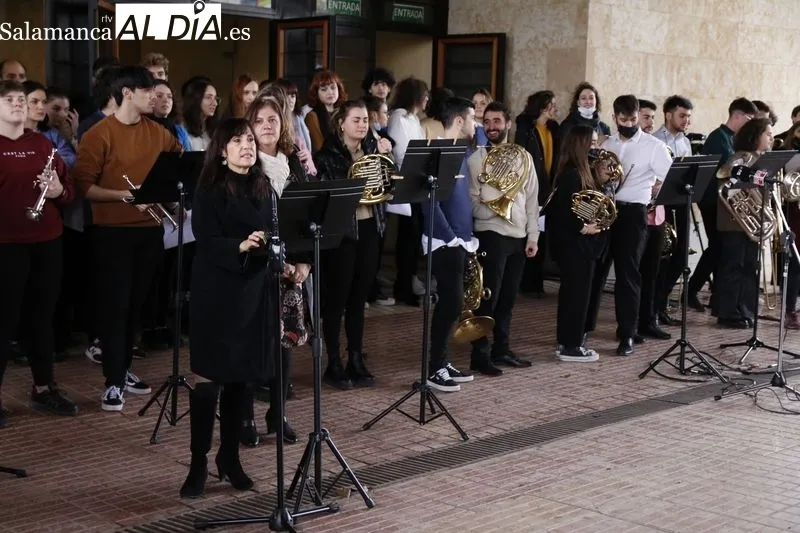 Foto 13 - Universitarios salmantinos se unen por la Paz en Ucrania