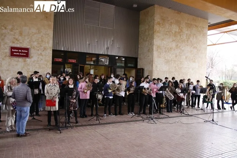 Foto 7 - Universitarios salmantinos se unen por la Paz en Ucrania