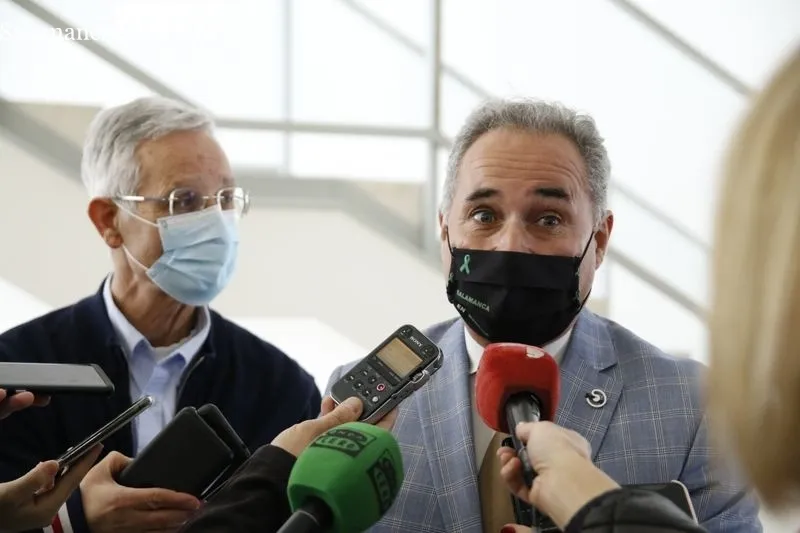 Visita de la AECC al Centro de Investigación del Cáncer. Foto de David Sañudo