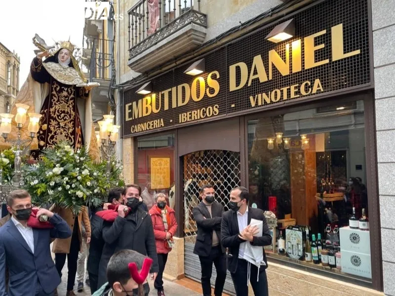 Procesión de la imagen de Santa Teresa por las calles de Alba de Tormes - Roberto Jiménez