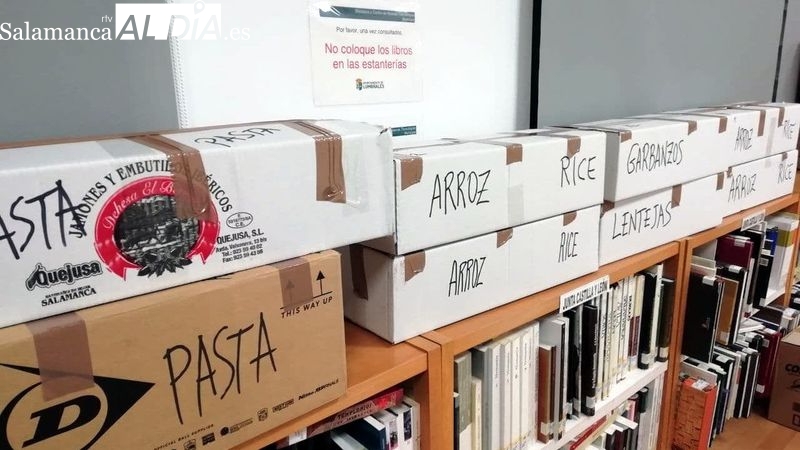 Los productos se están almacenando en la la sala de lectura de la biblioteca municipal