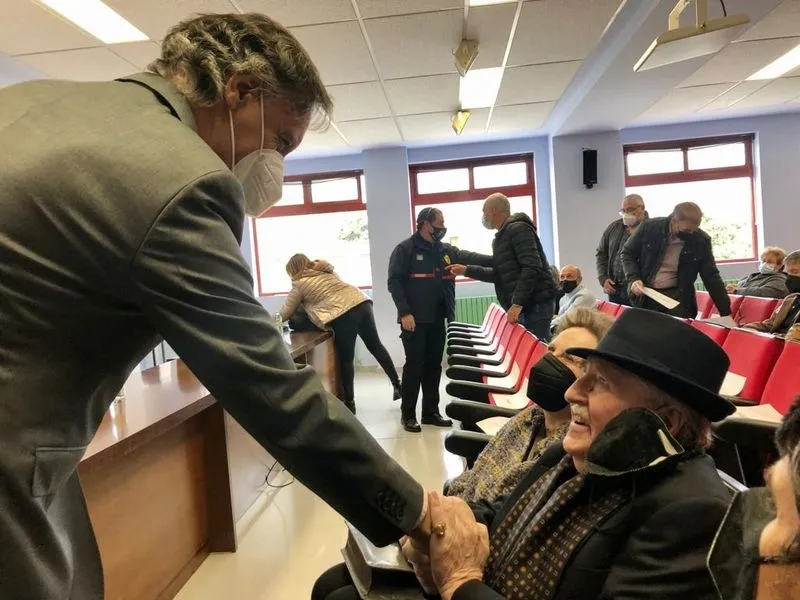 Bomberos de Salamanca homenajeados, junto al alcalde, Carlos García Carbayo