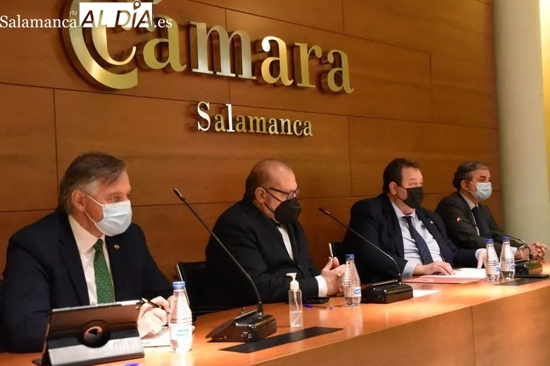 Acto en Salamanca de las Cámaras de Comercio de Béjar, Cáceres y Salamanca para reivindicar la reapertura del corredor ferroviario 'Ruta de la Plata'. Foto de Vanesa Martins