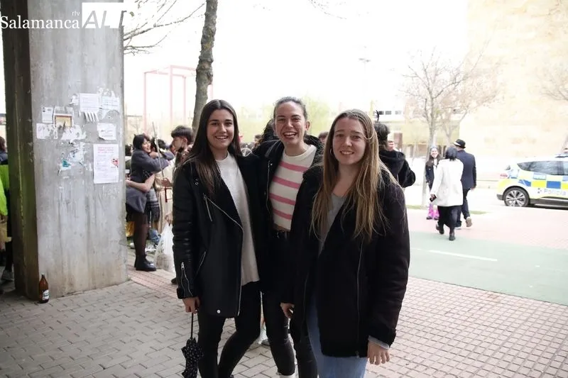 Desfile de estudiantes de la Facultad de Comunicación de la Universidad Pontificia de Salamanca, en el Campus Unamuno. Foto de David Sañudo