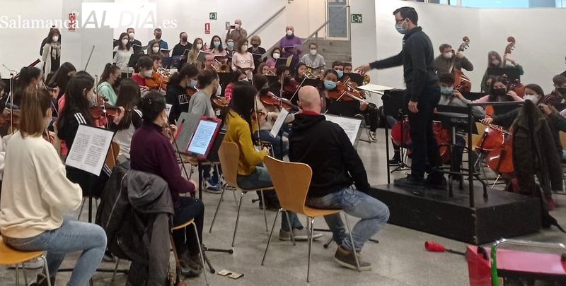 Ensayos previos a esta actuación de la Joven Orquesta Ciudad de Salamanca y el Coro Contrapunto