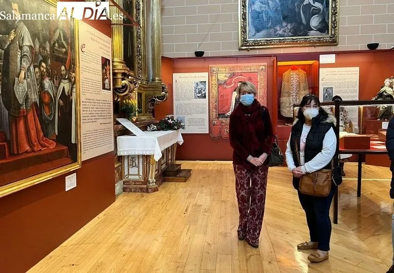 Visita de Esperanza Aguirre al Monasterio de la Anunciación, en Alba de Tormes, con motivo de la exposición 'Teresa de Jesús. Mujer, Santa, Doctora'