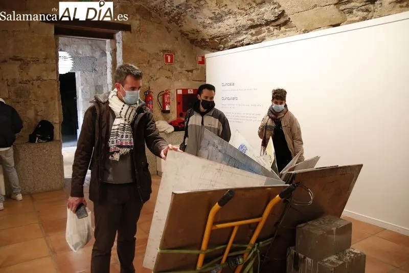 Exposición de `Poemario Neokinki’, de Álvaro Perote, en la Hospedería Fonseca. Foto de David Sañudo