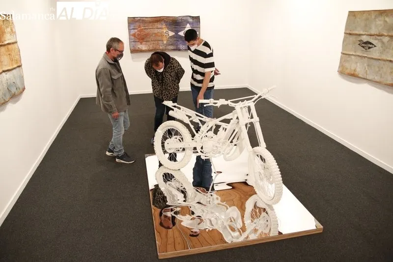 Exposición de `Poemario Neokinki’, de Álvaro Perote, en la Hospedería Fonseca. Foto de David Sañudo