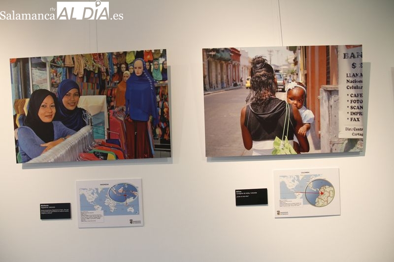 Exposición ‘MissUniversos’ con retratos de mujeres de todo el mundo, en el Centro Municipal Integrado de Vistahermosa. Foto de David Sañudo