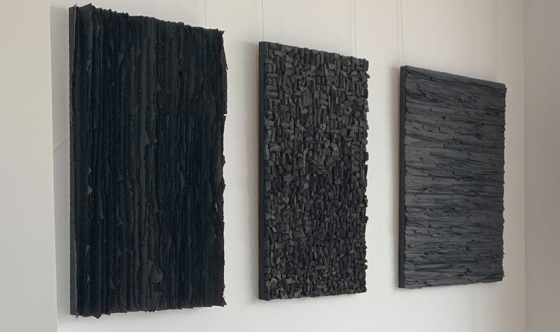 Algunas piezas de la exposición “La textura del silencio” de Antonio Navarro. Foto antoniofernandeznavarro.com