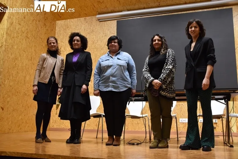 Mesa redonda sobre mujer y periodismo en el CMI 'El Charro'. Fotos: Vanesa Martins