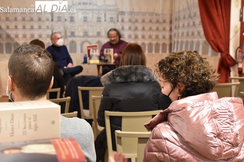 Presentación en Salamanca de 'La casa de los niños', de Mario Escobar. Fotos: Vanesa Martins