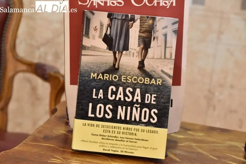 Presentación en Salamanca de 'La casa de los niños', de Mario Escobar. Fotos: Vanesa Martins