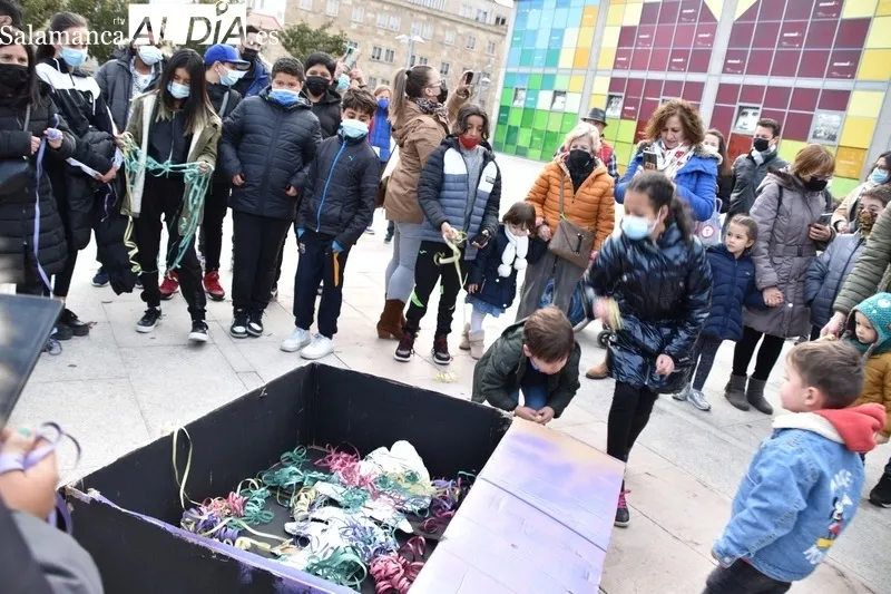 Entierro de la Sardina en la plaza de la Concordia, este miércoles. Fotos: Vanesa Martins