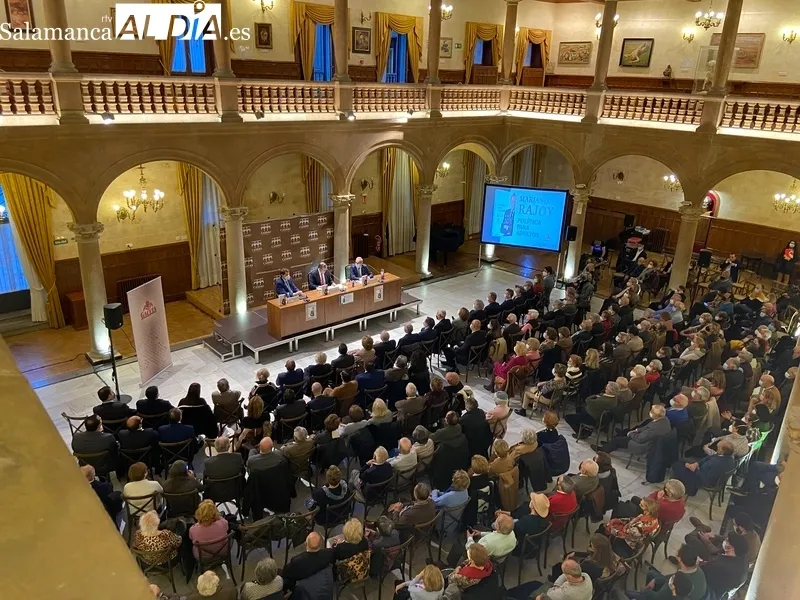 El Casino de Salamanca ha acogido la presentación del libro de Mariano Rajoy, 'Política para adultos'. 