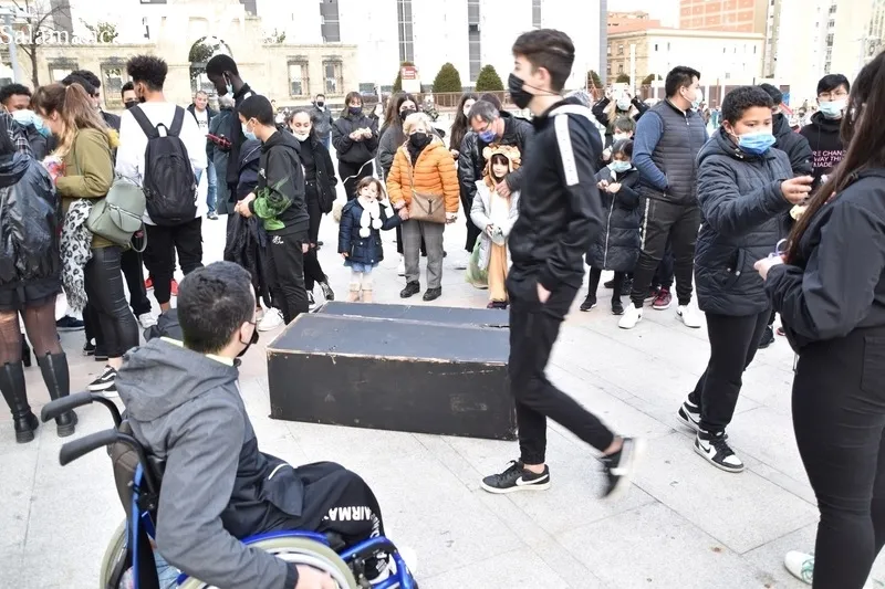 Entierro de la Sardina en la plaza de la Concordia, este miércoles. Fotos: Vanesa Martins