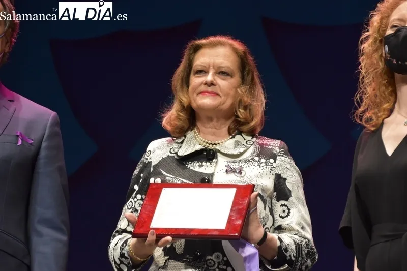 Acto en el Teatro Liceo en el que este 8M se ha reconocido a tres salmantinas por su trayectoria profesional y de servicio público