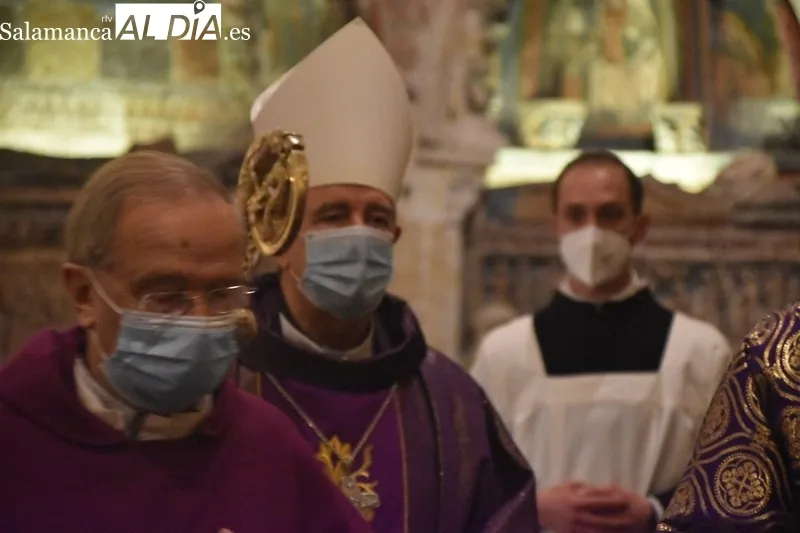 Eucaristía del Miércoles de Ceniza en la Catedral Vieja. Fotos: Vanesa Martins