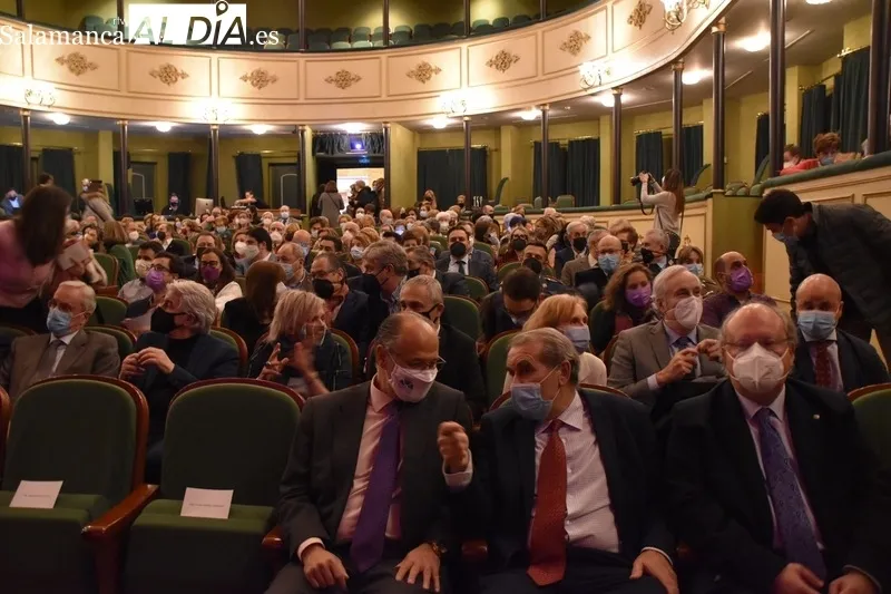 Acto en el Teatro Liceo en el que este 8M se ha reconocido a tres salmantinas por su trayectoria profesional y de servicio público