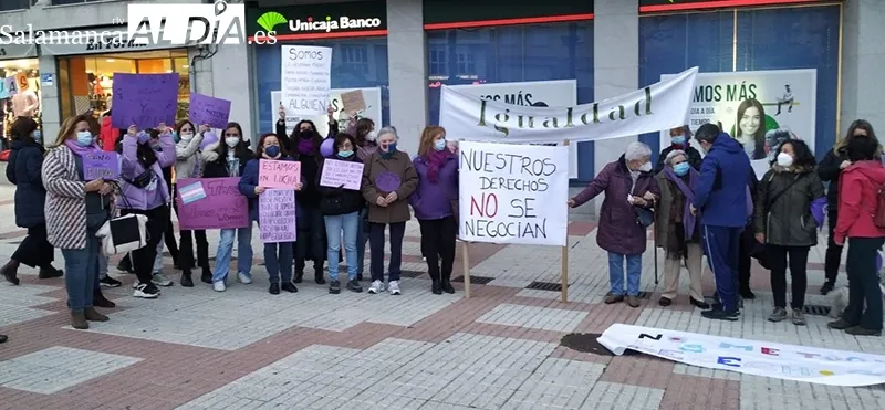 Foto 4 - La lucha por los derechos de la mujer sigue adelante en B&eacute;jar