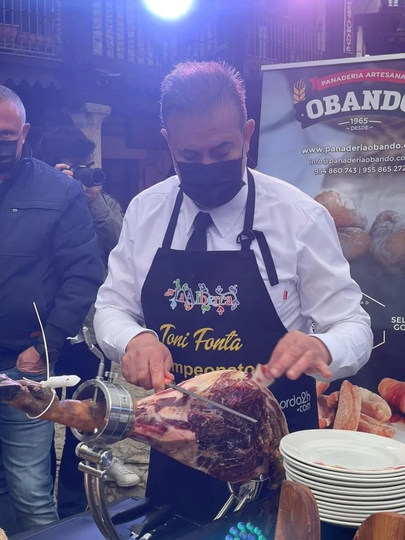 Foto 5 - Jes&uacute;s Garc&iacute;a triunfa en la final del Campeonato de Espa&ntilde;a de Cortadores de Jam&oacute;n de La Alberca
